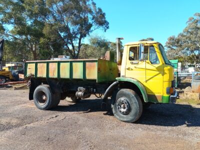 Ford D Series Tip Truck (JJ01428)