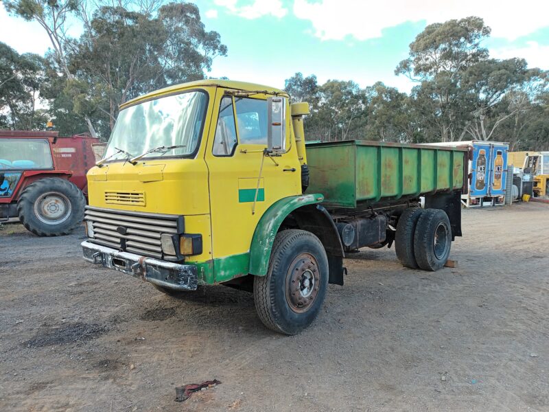 Ford D Series Tip Truck (JJ01428)