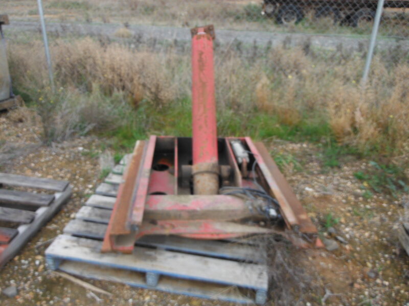 Dog trailer hoist (Lot 15)