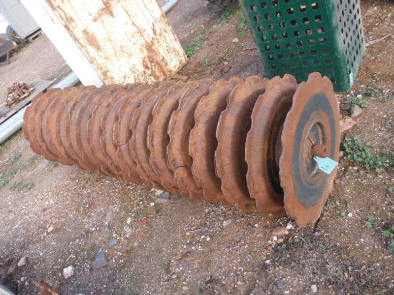 Metal roller (Lot 69)