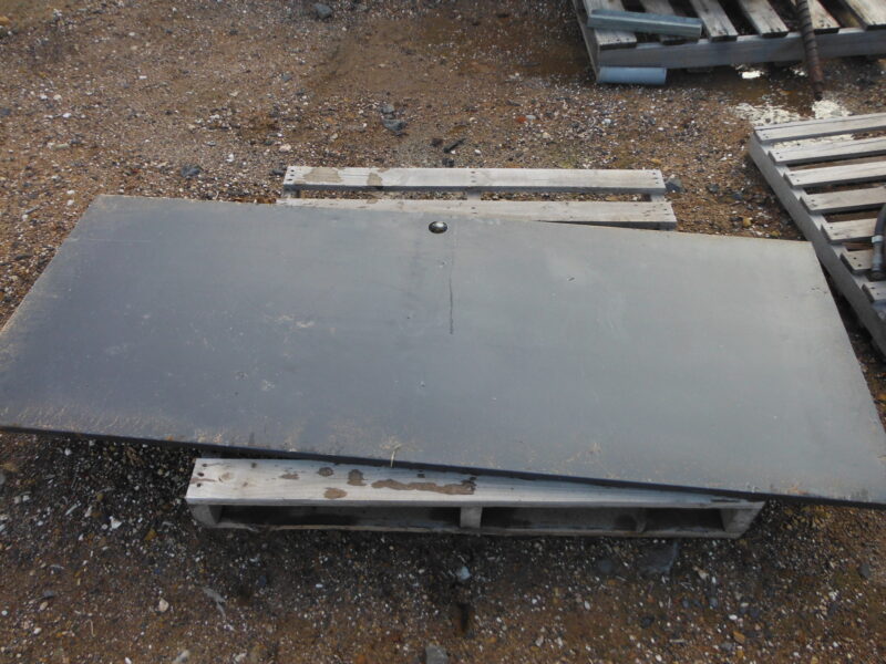 Shed door 4 (Lot 80)