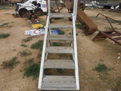 Aluminum and timber steps (Lot 97)