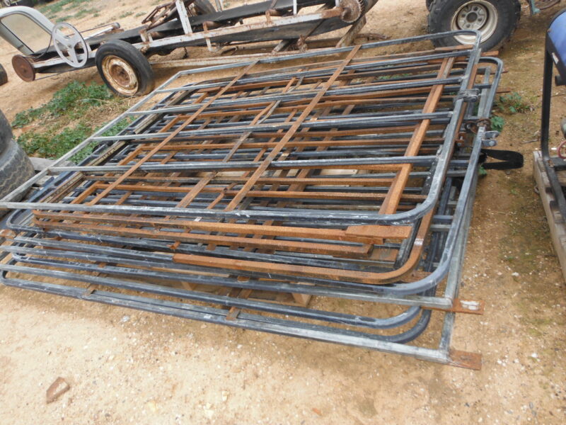 Truck gates (Lot 104)