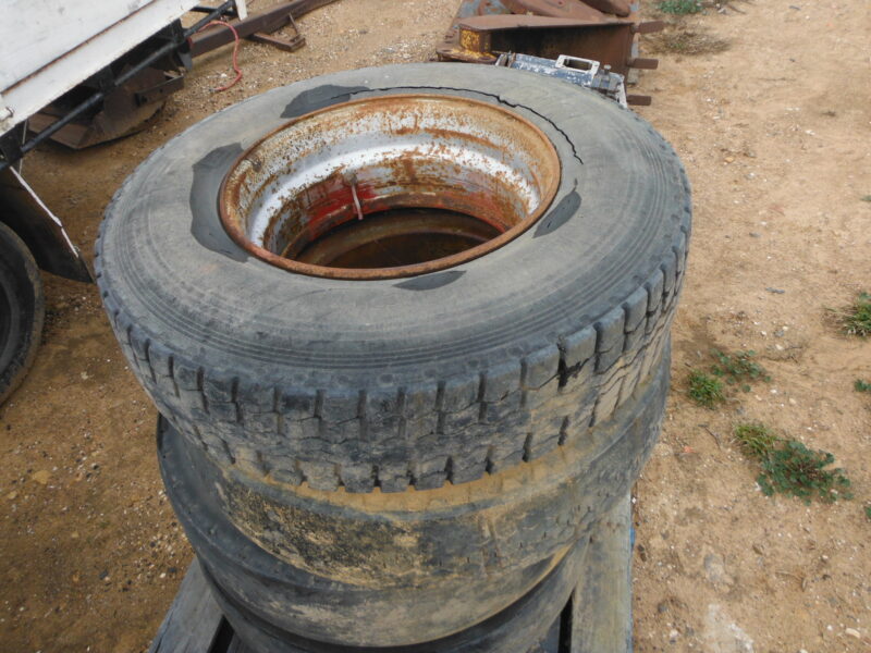 Truck rims 2 (Lot 120)