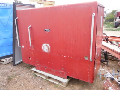 Red sleeper cab (Lot 125)