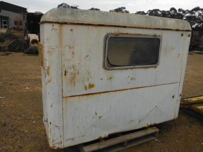 White sleeper cab (Lot 133)