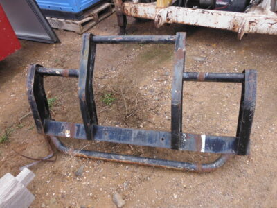 Small bullbar (Lot 140)