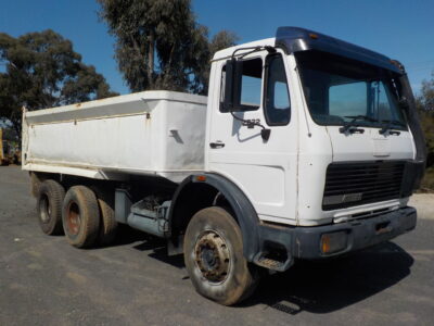 Mercedes 2222 Tip Truck 6X4 (D01006)