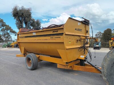 Kuhn Knight 3042 Mixer Wagon (JJ01466)