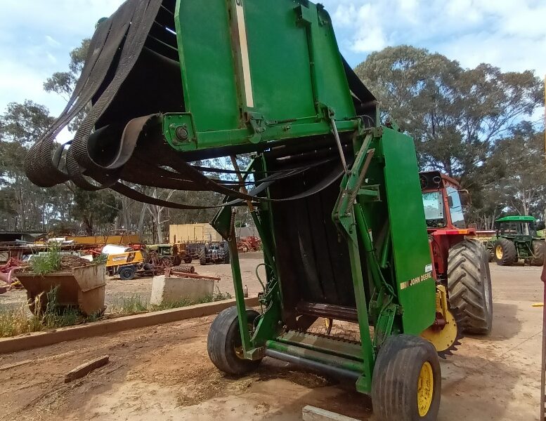 John Deere 435 Round Baler (JJ01470)