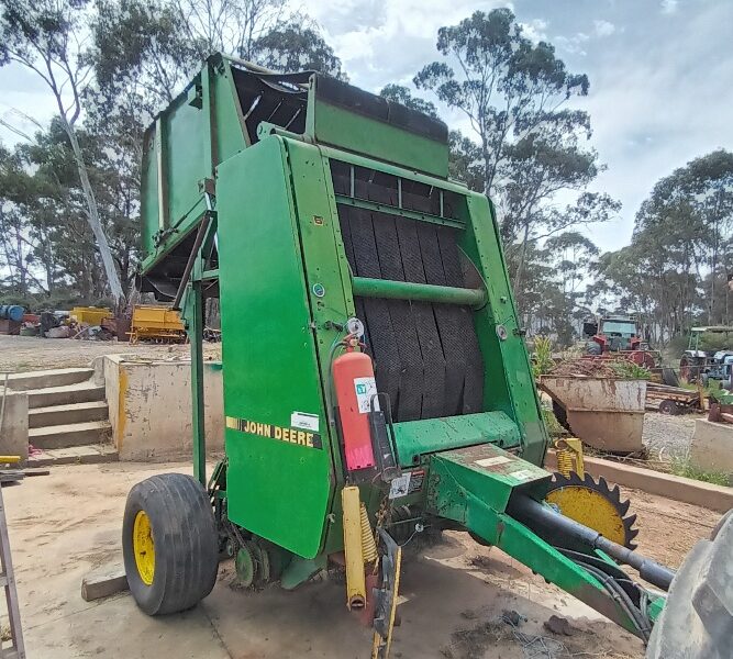 John Deere 435 Round Baler (JJ01470)